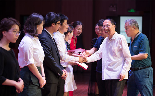 重温革命历史 传承红色基因 ——万象城官网举行“诵读红色家书 牢记时代使命”比赛