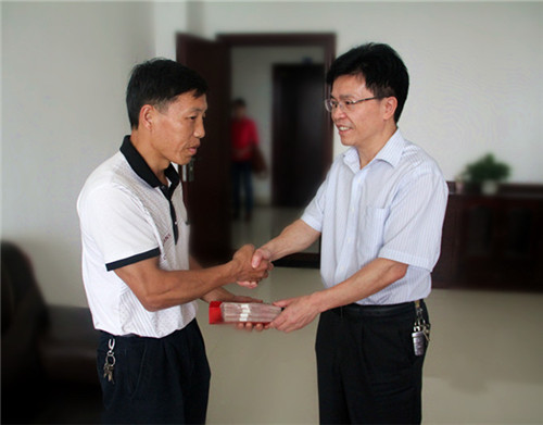 将温暖传递 让爱心延续——万象城官网师生向患病学子伸出援手