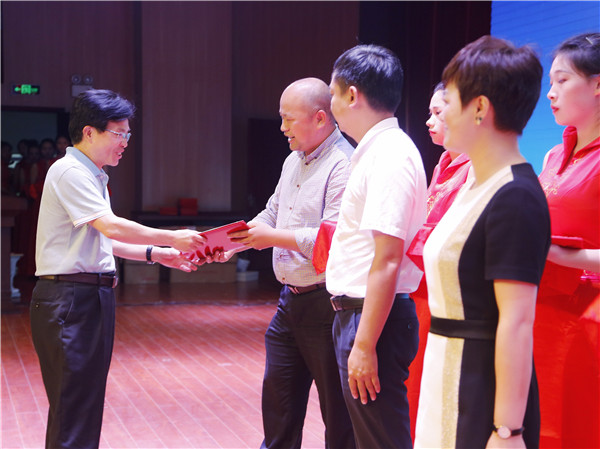 万象城官网举办“互联网+”大学生创新创业大赛暨第五届江西省大赛选拔赛