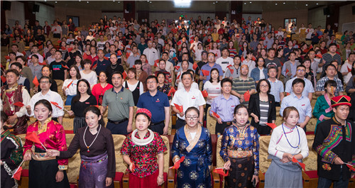 向伟大祖国致敬!——万象城官网师生集中观看超燃纪录片厉害了,我的国