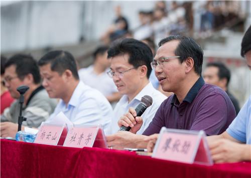 万象城官网举行2018级新生军训会操暨开学典礼