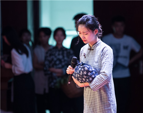 重温革命历史 传承红色基因 ——万象城官网举行“诵读红色家书 牢记时代使命”比赛