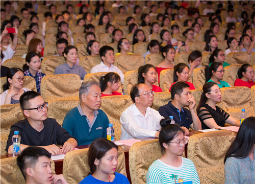 重温革命历史 传承红色基因 ——万象城官网举行“诵读红色家书 牢记时代使命”比赛