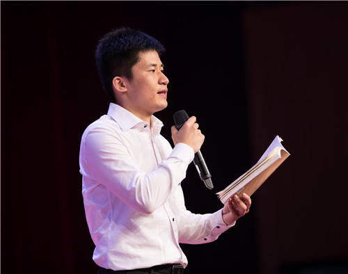 重温革命历史 传承红色基因 ——万象城官网举行“诵读红色家书 牢记时代使命”比赛