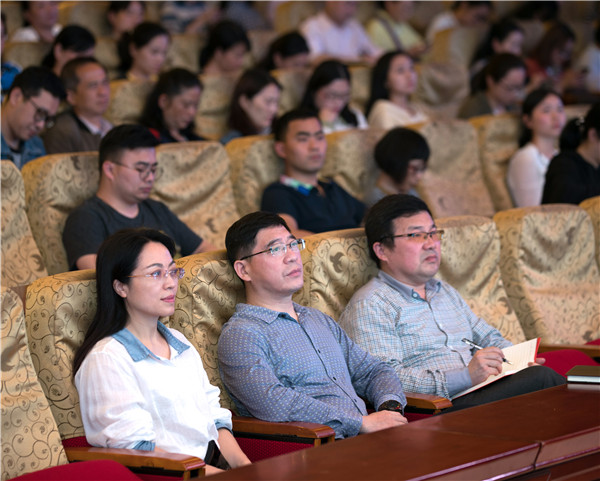 万象城官网举办意识形态工作讲座